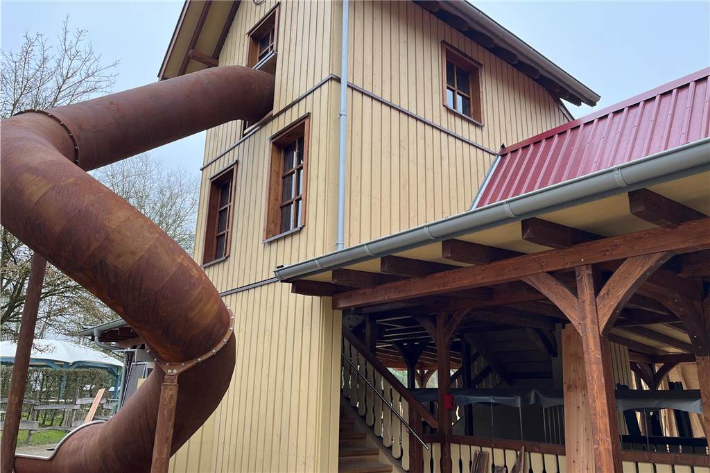 Die Rutsche am Western-Bahnhof im Ketteler Hof in Haltern