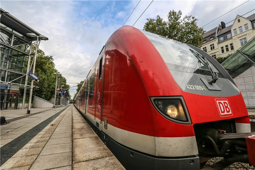 VRR und DB Regio reagieren auf Engpässe bei der S-Bahn-Linie 4 Die S 4 soll jetzt am frühen Morgen wieder öfter fahren.