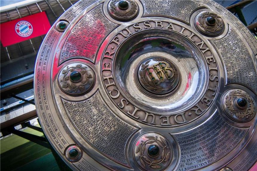 Ein Puzzle mit vielen Teilen: Der Bundesliga-Spielplan Die Saison 2018/2019 beginnt mit dem deutschen Rekordmeister Bayern München. Foto: Peter Kneffel