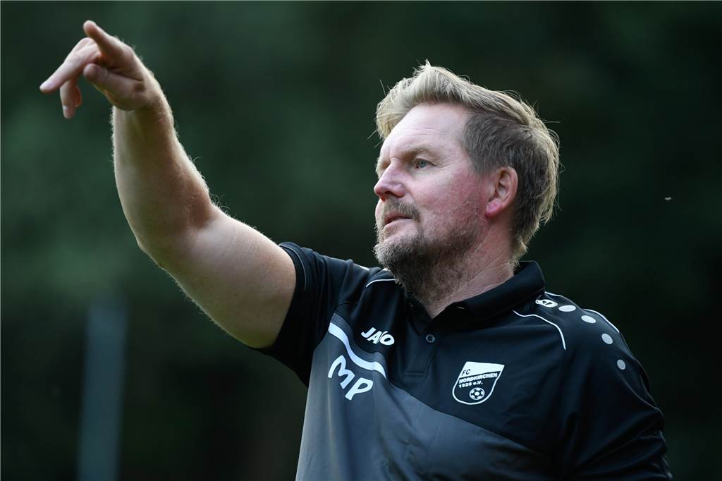 SuS-Olfen-Coach Jupp Ovelhey zum Re-Start: „Da packe ich mir an den Kopf“ Die Saison könnte für Mario Plechaty und den FC Nordkirchen bald weitergehen.