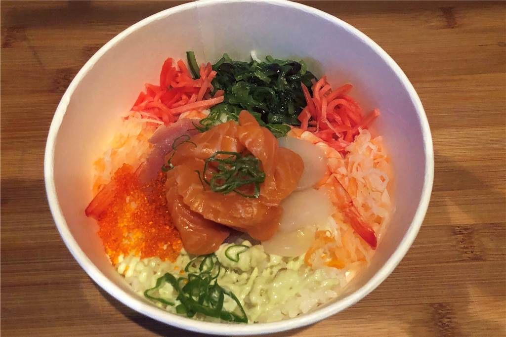 Die Lieferbar im Check: Beliebtheit von Sushi & Co wird zum Problem Die Samurai Bowl enthält viel frischen Fisch.
