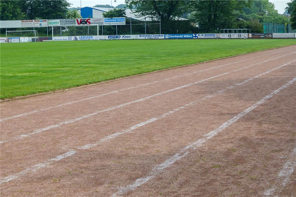 Zukunft des Losbergparks: Bürger sollen aktiv Ideen einbringen eine Aschebahn im Losbergstadion