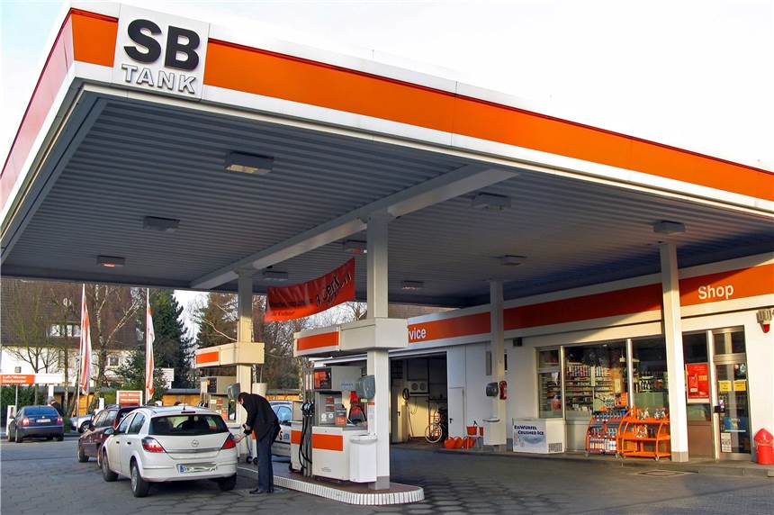 Nächste Tankstelle von Täter-Trio überfallen - Waren die gleichen Räuber noch mal am Werk? Die SB-Tankstelle an der Wartburgstraße wurde am Dienstagabend überfallen.