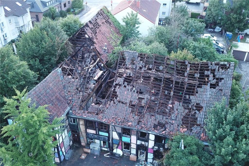 Nach Großbrand: Die Zukunft des ehemaligen Café Chaos ist weiterhin offen Die Schäden, die der Großbrand hervorrief, sind immens.