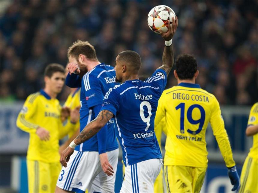 Schalke-Blamage gegen Chelsea - Heldt: «Nicht akzeptabel» Die Schalker blamierten sich gegen den FC Chelsea. Foto: Bernd Thissen