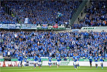 Die Schalker Fans sind gegen die Ausgliederung der Profi-Abteilung.