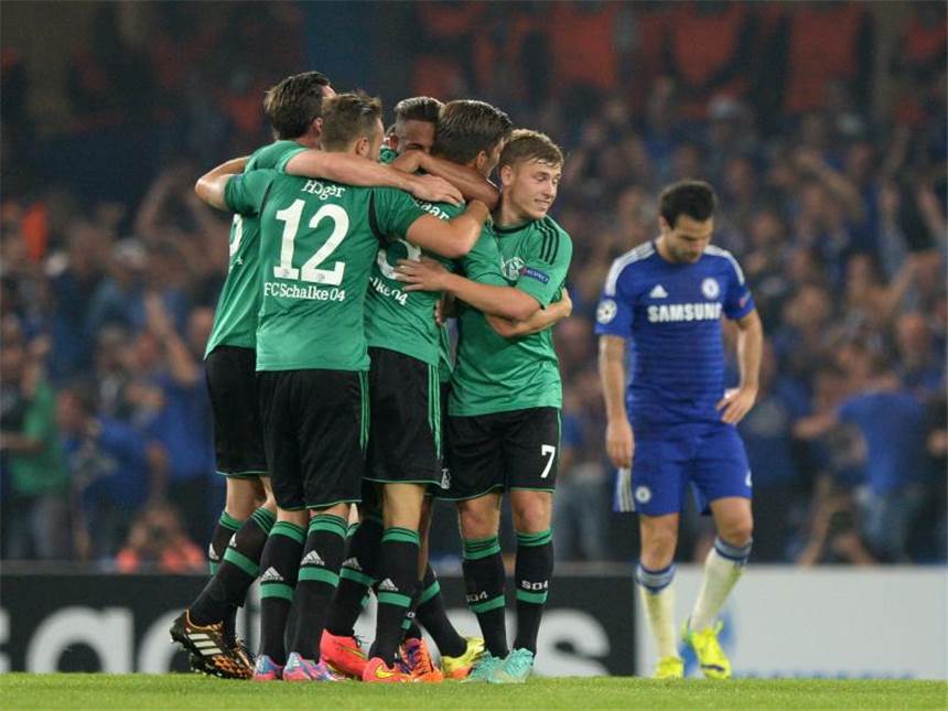 Schalker Ausrufezeichen: 1:1 beim FC Chelsea Die Schalker feierten das 1:1 beim FC Chelsea wie einen Sieg. Foto: Facundo Arrizabalaga