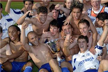 Die Schalker Nachwuchsförderung ist seit Jahrzehnten exzellent. Hier freut sich die A-Jugend über den Gewinn des DFB-Pokals im Jahr 2005.