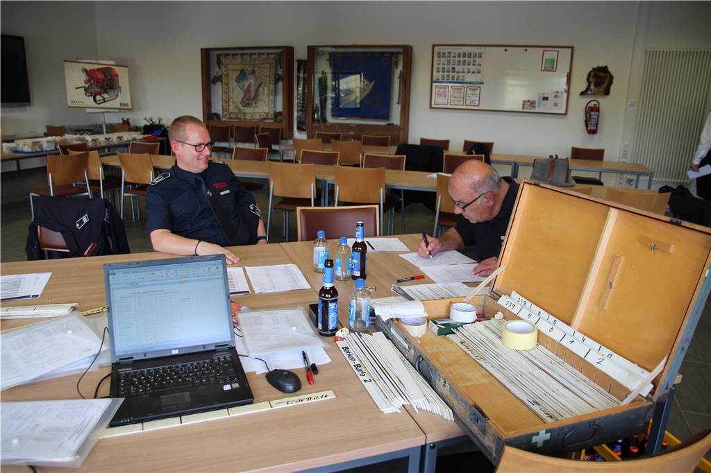 Die Schaltzentrale für die Auswertung des Leistungsnachweises saß oben im Feuerwehrhaus in Wessum.
