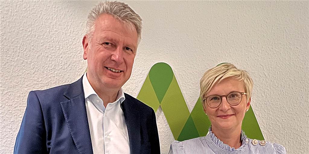 E-Rezept: Bei Dr. Anna Malik nutzen es schon jetzt fast 100 Prozent der Patienten Die Scharnhorster Ärztin Dr. Anna Maria Malik und KVWL-Vorstand Thomas Müller begrüßen die Einführung des E-Rezepts