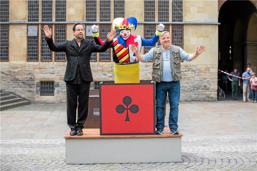 Boerne wird zum Künstler im neuen Münster-Tatort Die Schauspieler Jan Josef Liefers (l) und Axel Prahl in Münster bei Dreharbeiten zum „Tatort - Gott ist auch nur ein Mensch“.