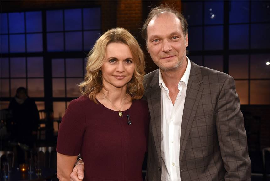 Schauspieler-Paar schreibt an NRW-Schulministerium: „Familien emotional und psychisch am Ende“ Die Schauspieler Martin Brambach und Christine Sommer sind ein Paar und haben einen gemeinsamen Sohn.