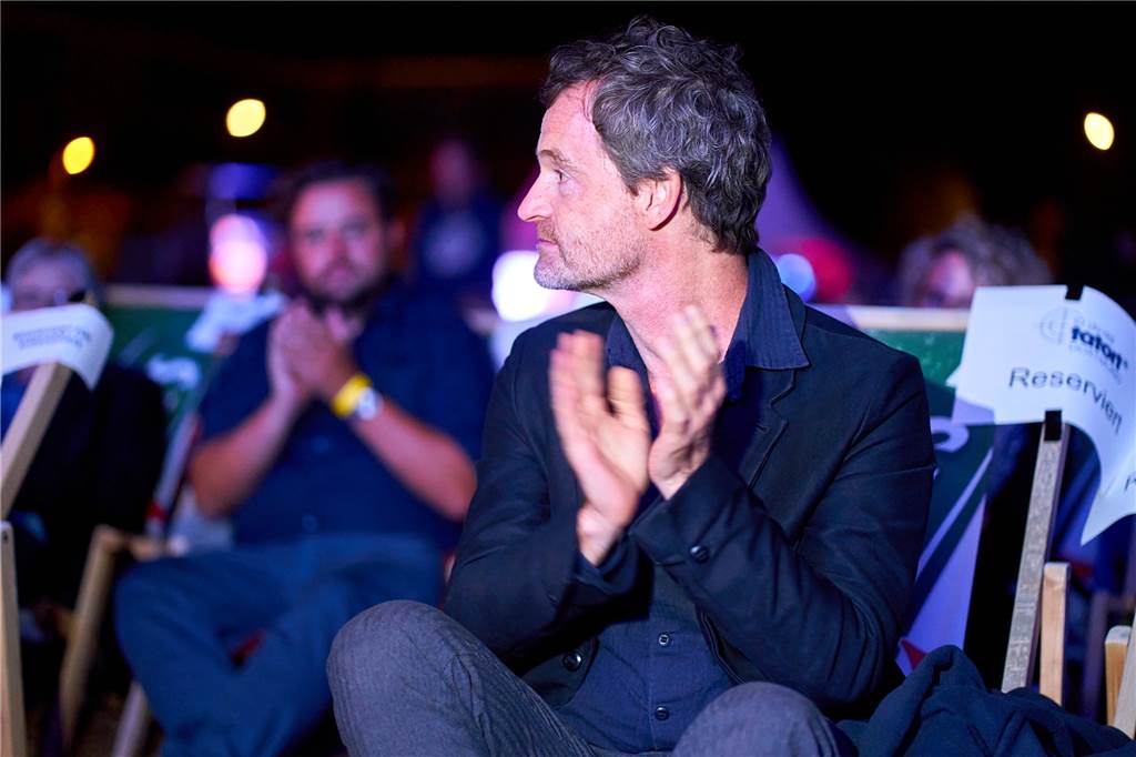 Faber-Schauspieler Hartmann: 10 Jahre Dortmund-Tatort niemals geahnt Die Schauspieler verfolgten den Film aus den vordersten Reihen.