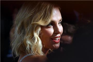Die Schauspielerin Charlize Theron hat ein Mittel gegen ihre Schlafstörungen gefunden. Foto: Jens Kalaene