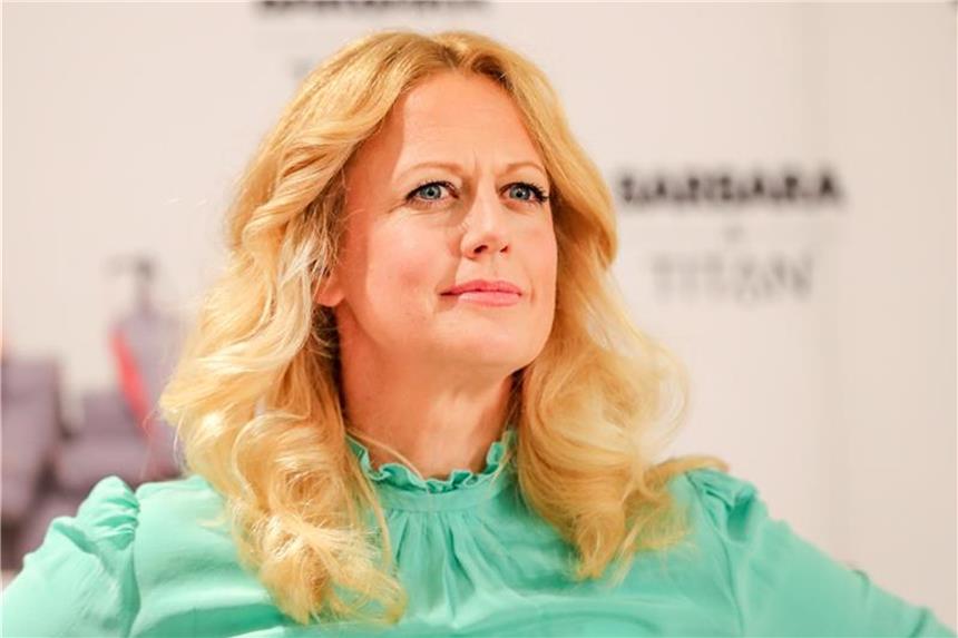 Barbara Schöneberger sagt, sie putze gerne Klos Die Schauspielerin und Fernsehmoderatorin Barbara Schöneberger liebt es, zu Hause Klos zu putzen. Foto:Jan Woitas/dpa-Zentralbild