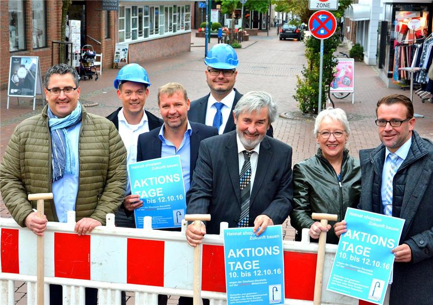 Mittelstraße wird gesperrt Die Schermbecker Mittelstraße wird von Montag bis Mittwoch (10. bis 12. Oktober) zwischen den Einmündungen Bösenberg/Landwehr und Schienebergstege gesperrt. In dieser Zeit wird die Glasfaser-Versorgungsleitung für die Mittelstraße duch das Unternehmen Deutsche Glasfaser verlegt. Die Werbegemeinschaft lädt dennoch dazu ein, die Geschäfte in der "autofreien" Mittelstraße in den drei Tagen zu besuchen und verlost Gutscheine.