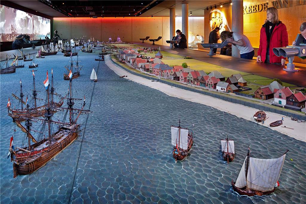 Wie ein Fundstück einer Lünerin den Weg ins Museum auf Texel fand Die Schiffsmodelle sind bei den Besuchern des Museums in Oudeschild sehr beliebt. Damit ist die „Reede van Texel“ im Modellformat nachgestellt.