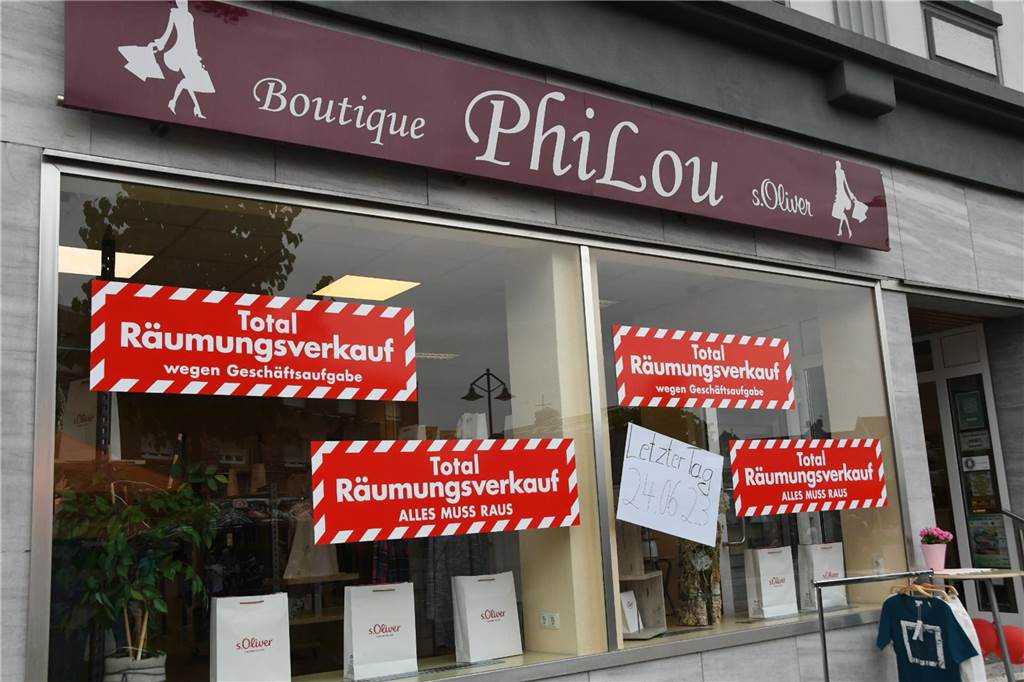 Lücken im Einzelhandel: Gleich zwei Traditionsgeschäfte schließen im Zentrum Die Schilder sind unmissverständlich: Am Samstag, 24. Juni, ist in der Boutique PhiLou der letzte Verkaufstag.