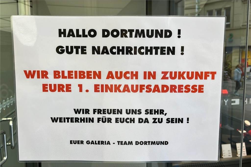 Karstadt ist gerettet: Überraschende Wende am Westenhellweg Schild am Karstadt am Westenhellweg in Dortmund