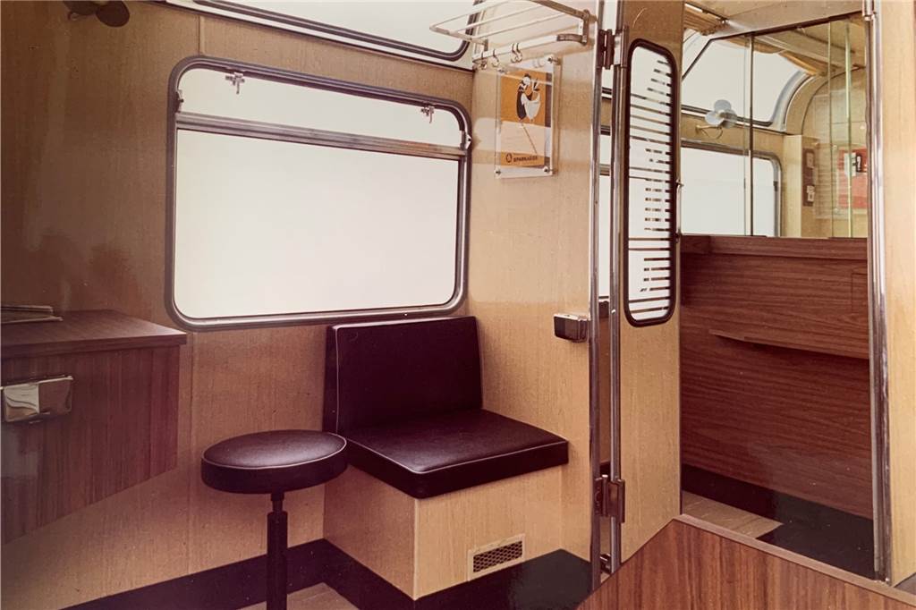 Schon in den 70ern rollte ein Sparkassen-Geld-Bus durch Castrop-Rauxel Die schlichte Eleganz der 60er- und 70er-Jahre: Im neuen Sparkassen-Bus, kein Opel, sondern ein Fiat, wird es vermutlich anders aussehen als in diesem Fabrikat, das an alte D-Zug-Waggons erinnert.