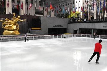 Die Schlittschuhbahn am Rockefeller Center ist aus vielen Filmen bekannt. Foto: Johannes Schmitt-Tegge