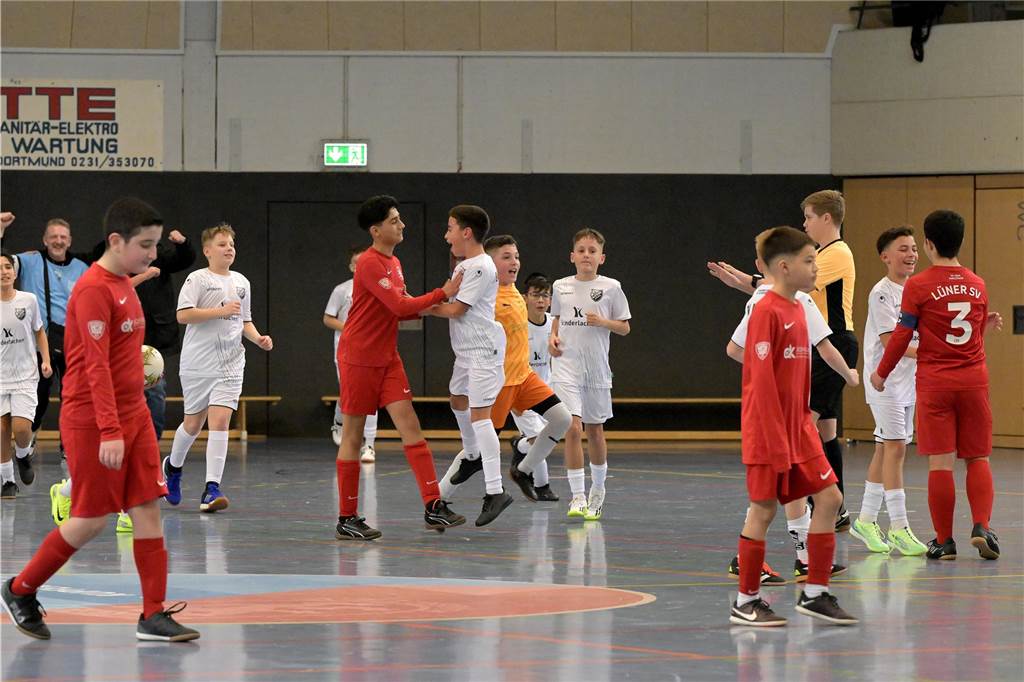 Die schönsten Bilder von der Lüner Hallenstadtmeisterschaft der D-Jugend. Westfalia Wethmar setzte sich die Krone auf.