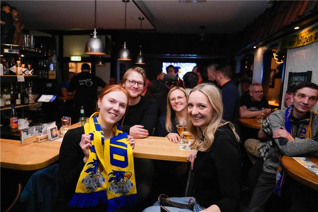 Die schönsten Fan-Fotos vom Playoff-Finale der Eisadler Dortmund.