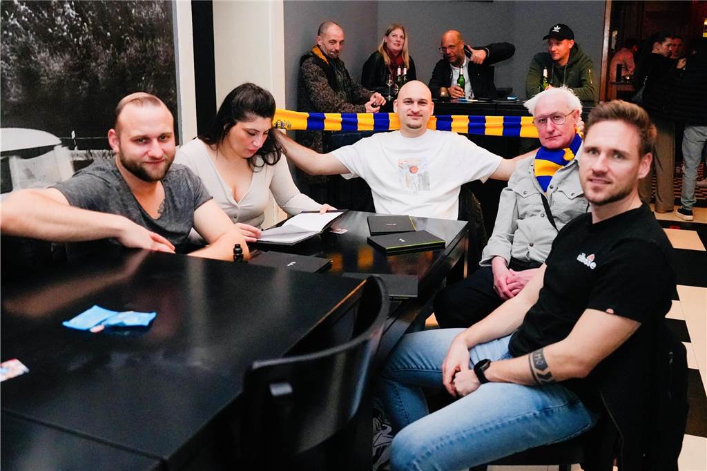 Die schönsten Fan-Fotos vom Playoff-Finale der Eisadler Dortmund.