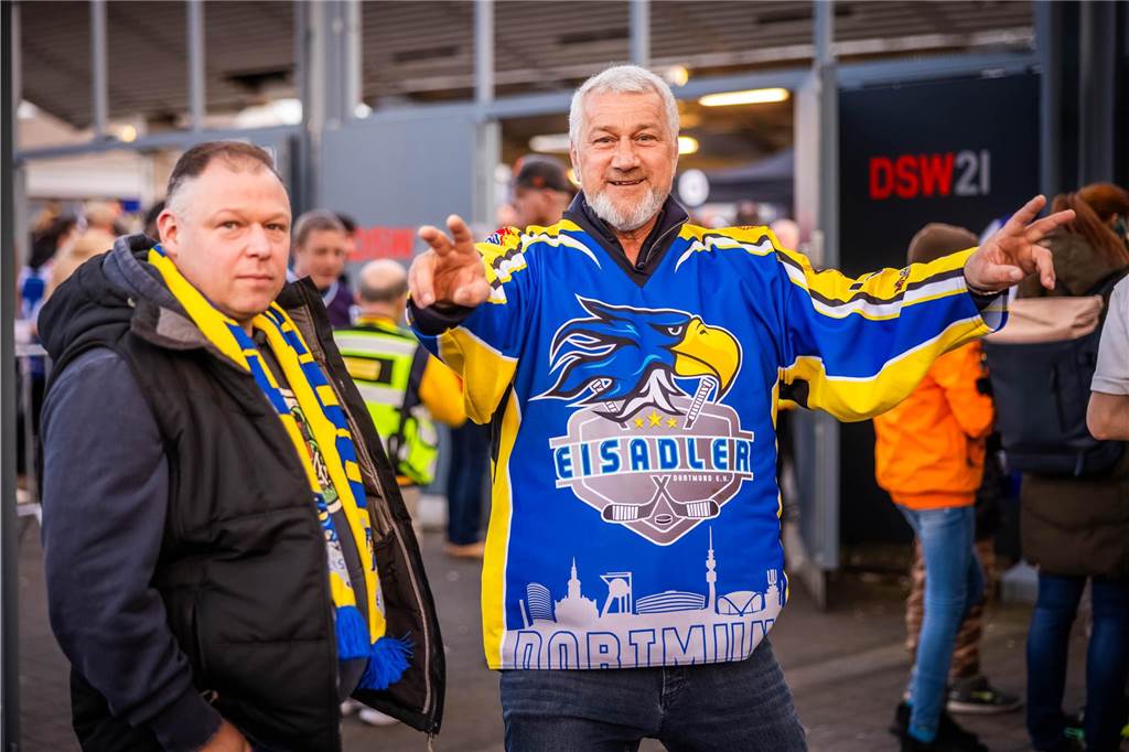Die schönsten Fan-Fotos vom Playoff-Finale der Eisadler Dortmund.
