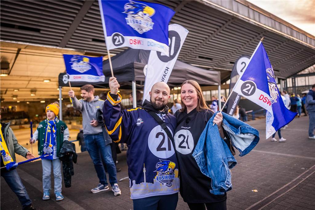 Die schönsten Fan-Fotos vom Playoff-Finale der Eisadler Dortmund.