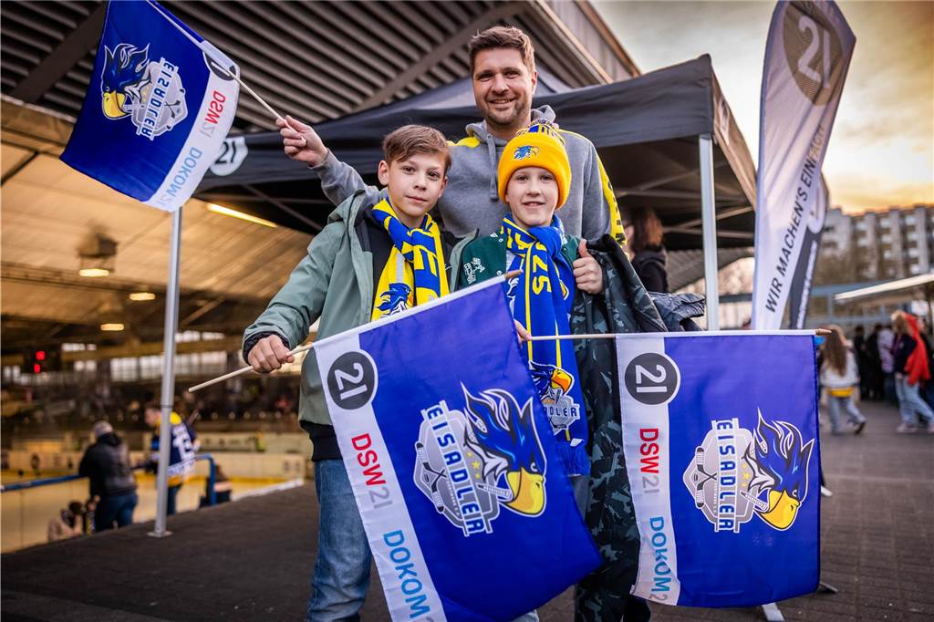 Die schönsten Fan-Fotos vom Playoff-Finale der Eisadler Dortmund.