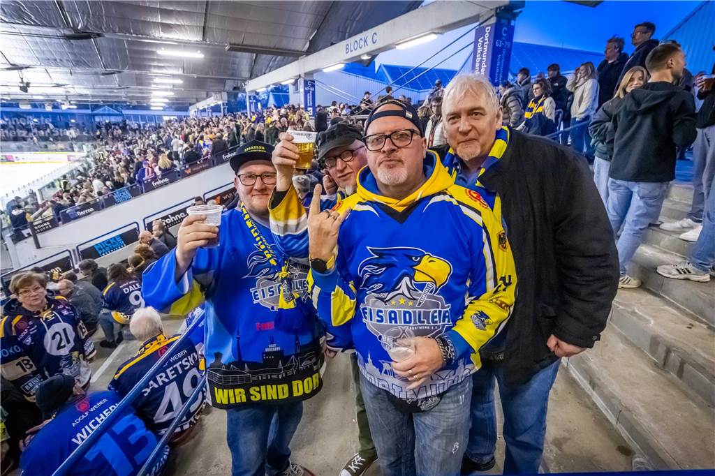 Die schönsten Fan-Fotos vom Playoff-Finale der Eisadler Dortmund.