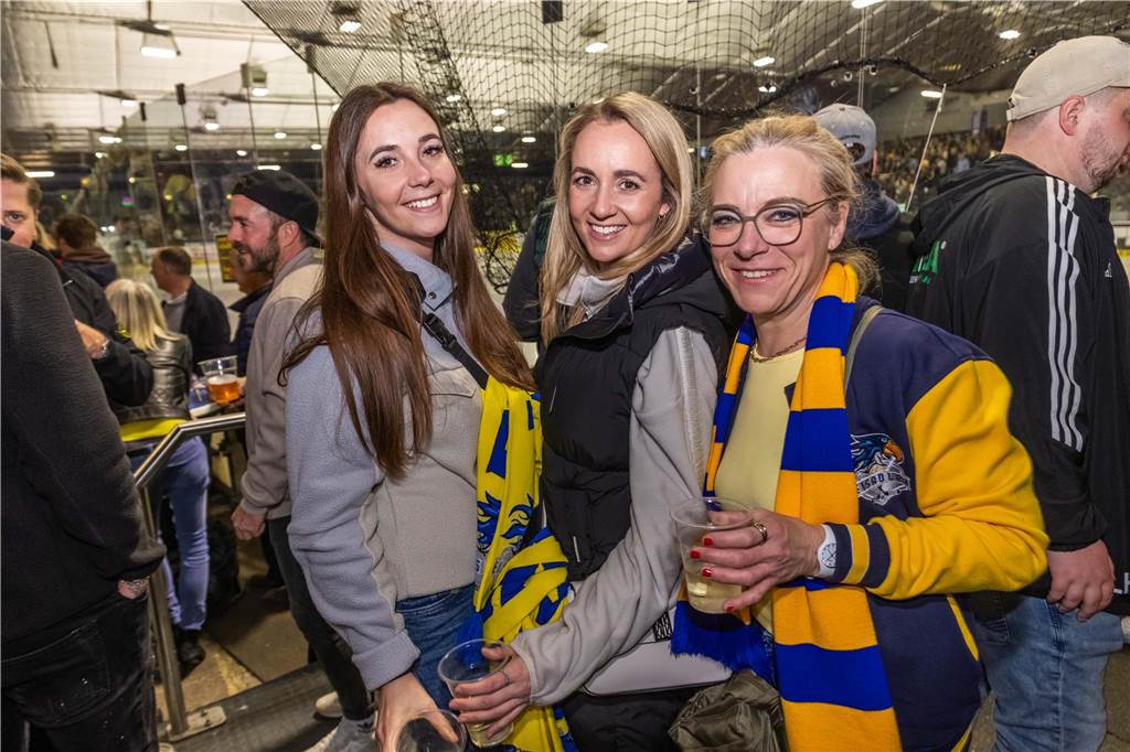 Die schönsten Fan-Fotos vom Playoff-Finale der Eisadler Dortmund.