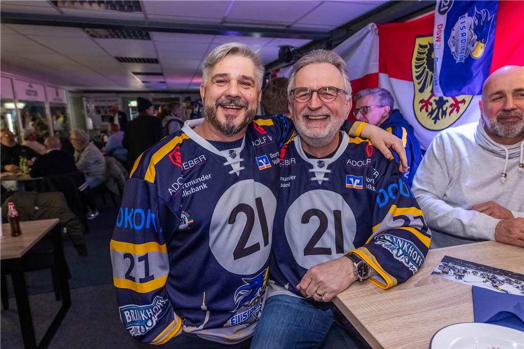 Die schönsten Fan-Fotos vom Playoff-Finale der Eisadler Dortmund.