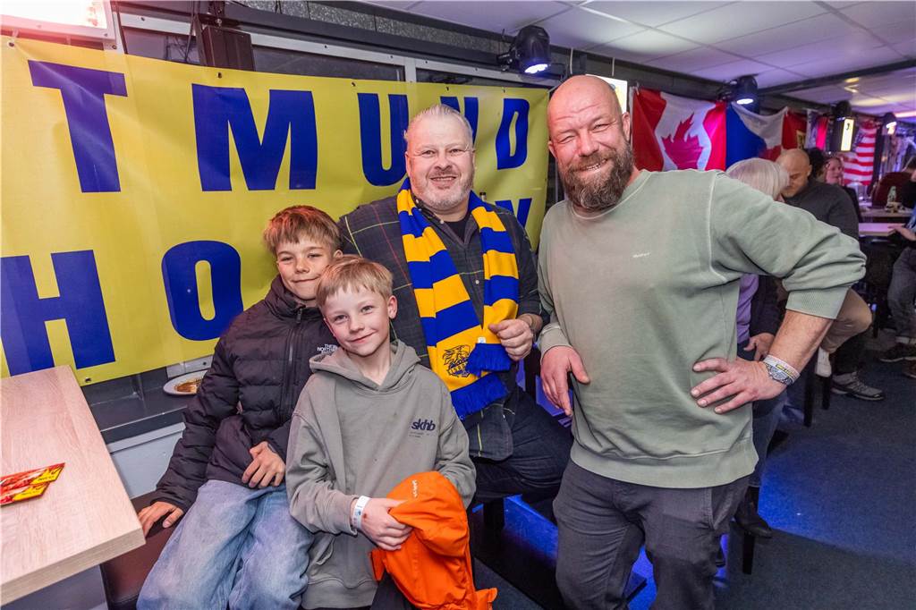 Die schönsten Fan-Fotos vom Playoff-Finale der Eisadler Dortmund.