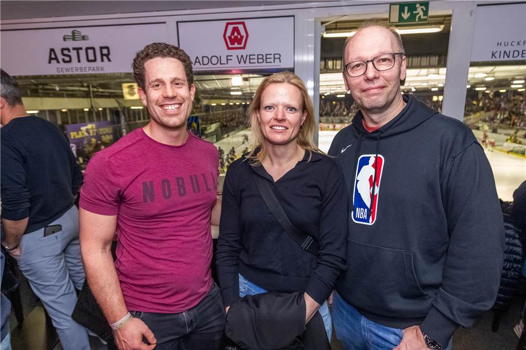 Die schönsten Fan-Fotos vom Playoff-Finale der Eisadler Dortmund.