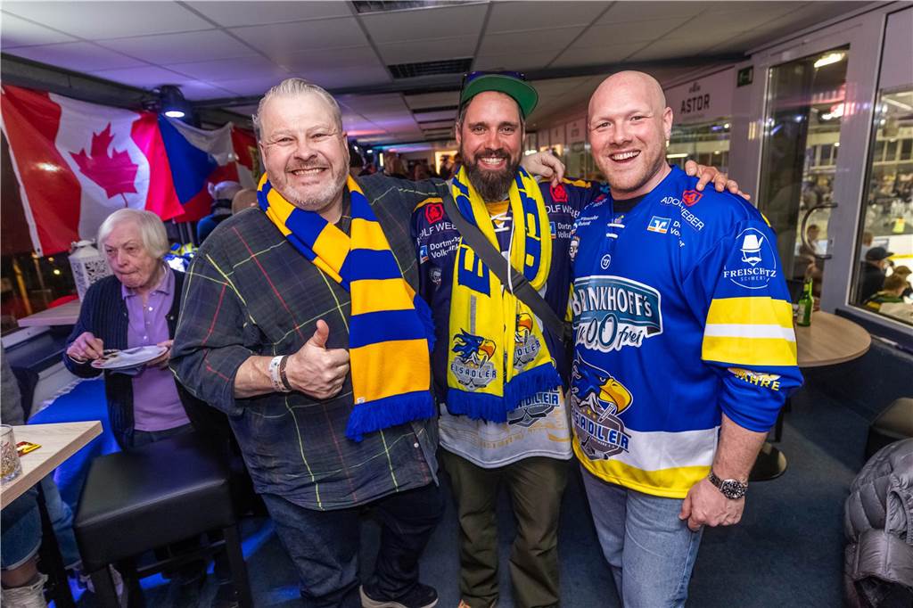 Die schönsten Fan-Fotos vom Playoff-Finale der Eisadler Dortmund.