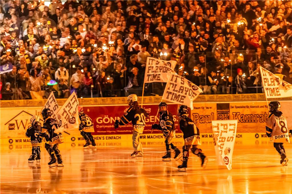 Die schönsten Fan-Fotos vom Playoff-Finale der Eisadler Dortmund.