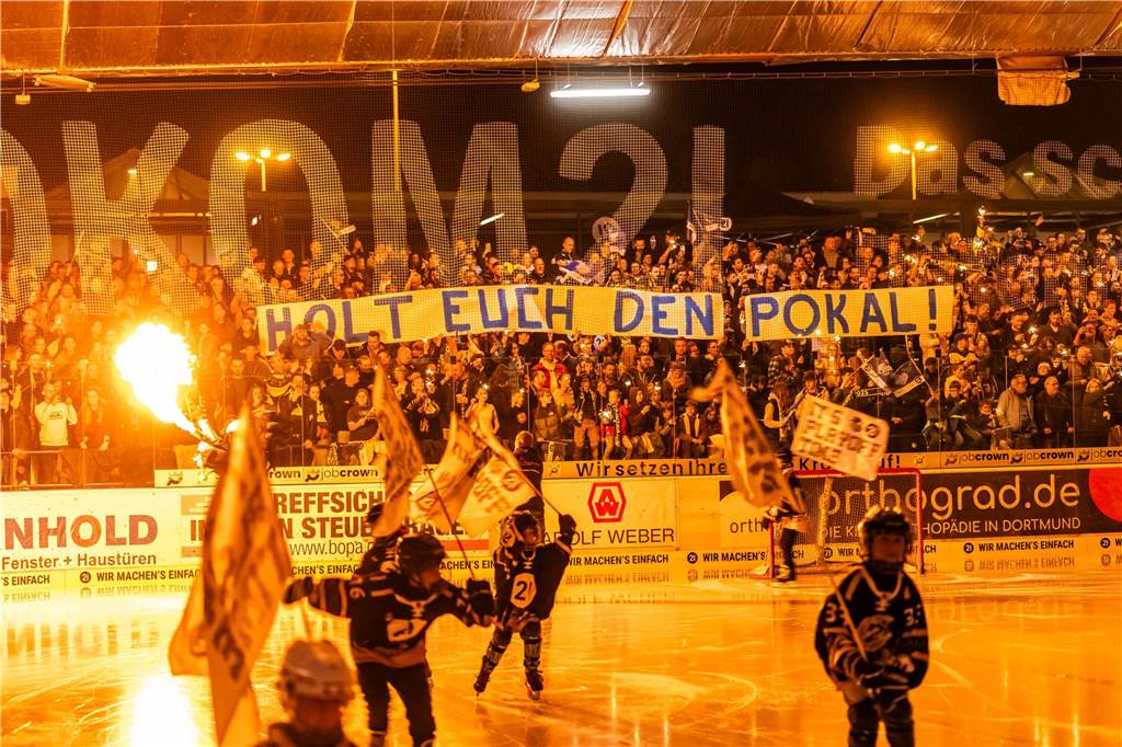 Die schönsten Fan-Fotos vom Playoff-Finale der Eisadler Dortmund.