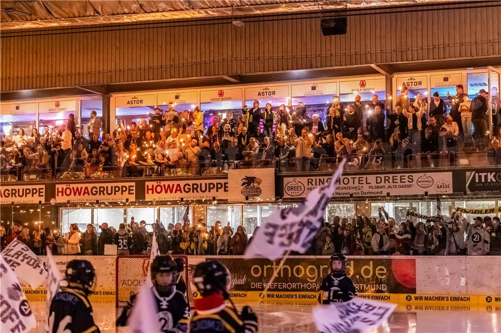 Die schönsten Fan-Fotos vom Playoff-Finale der Eisadler Dortmund.
