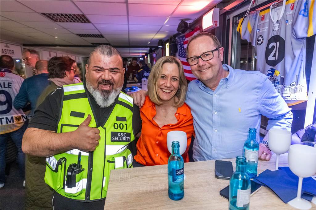 Die schönsten Fan-Fotos vom Playoff-Finale der Eisadler Dortmund.