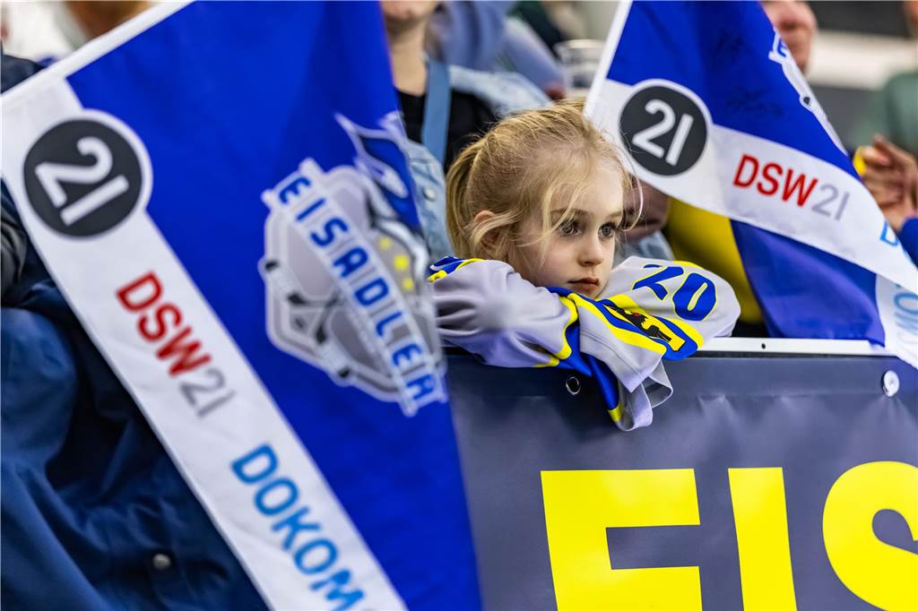 Die schönsten Fan-Fotos vom Playoff-Finale der Eisadler Dortmund.