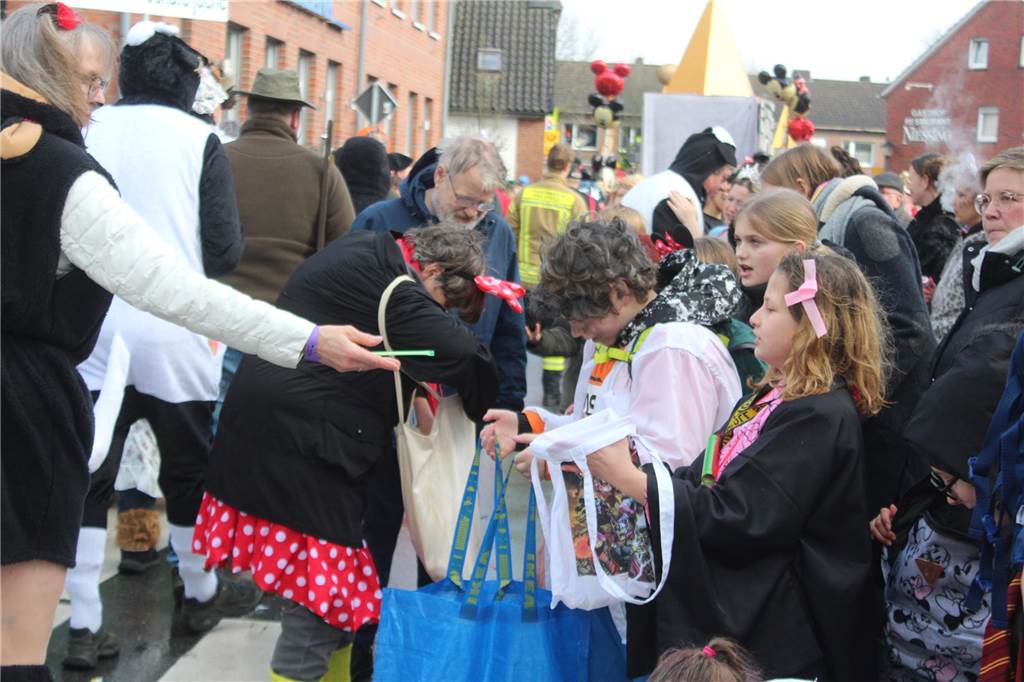 Die schönsten Impressionen vom Raesfelder Rosenmontagszug.