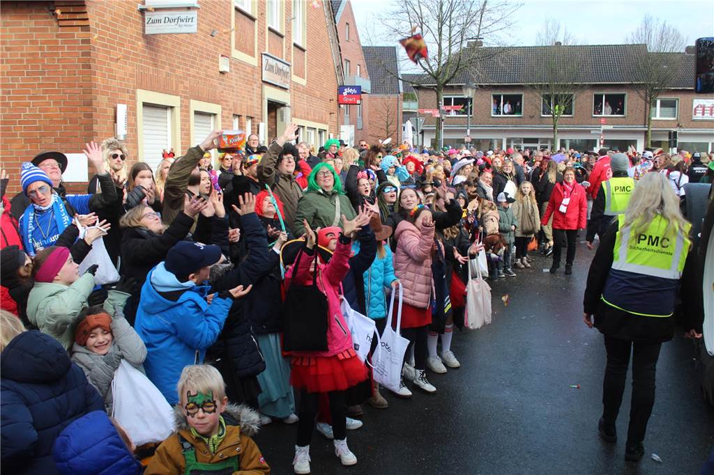 Die schönsten Impressionen vom Raesfelder Rosenmontagszug.