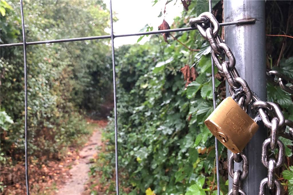 Molkereiweg in Stadtlohn: Schrebergärten müssen weichen, Bolzplatz bleibt Die Schrebergärten am Molkereiweg sind abgesperrt. Hecken und Hütten werden im Herbst beseitigt. Hier soll eine natürliche Berkelauenwiese entstehen.