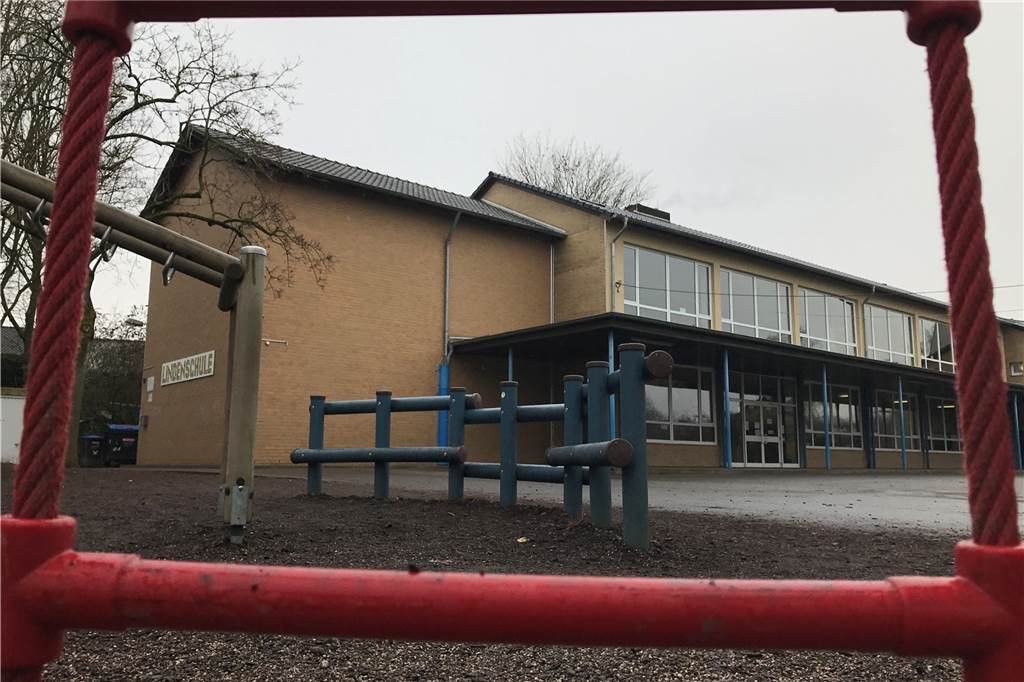 Viele Castrop-Rauxeler Eltern lehnen die Öffnung der Grundschulen ab Die Schüler der Lindenschule können nun wieder gemeinsam im Klassenverband auf dem Schulhof spielen.