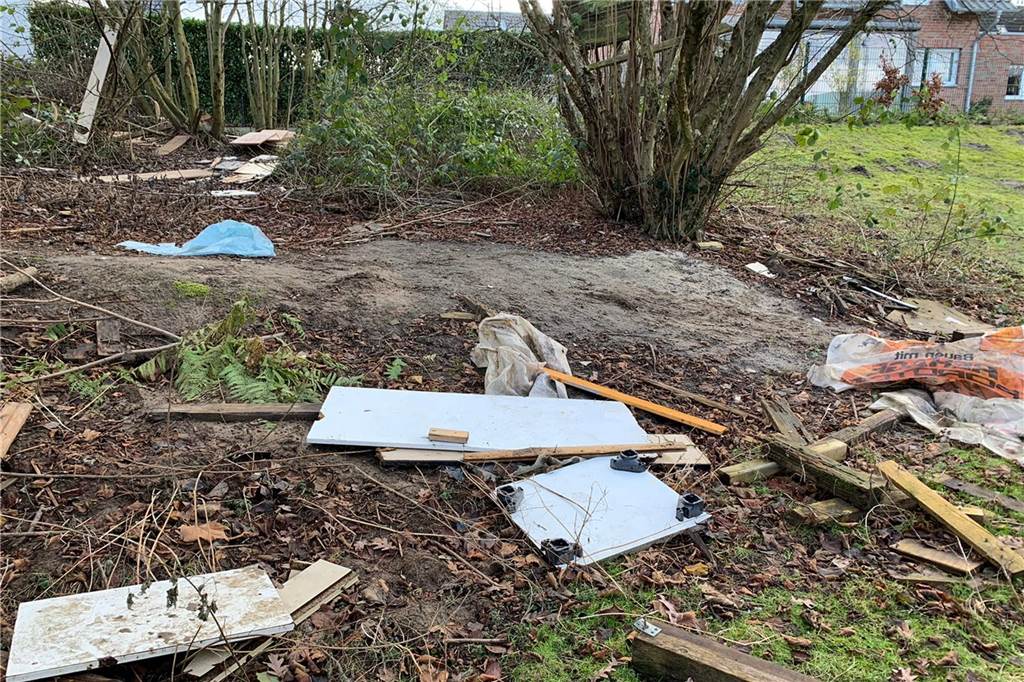 „Saubere Natur für unser Abitur“ - Abiturienten sammeln 45 Säcke Müll Die Schüler waren erschreckt darüber, wieviel Müll sie teilweise fanden.