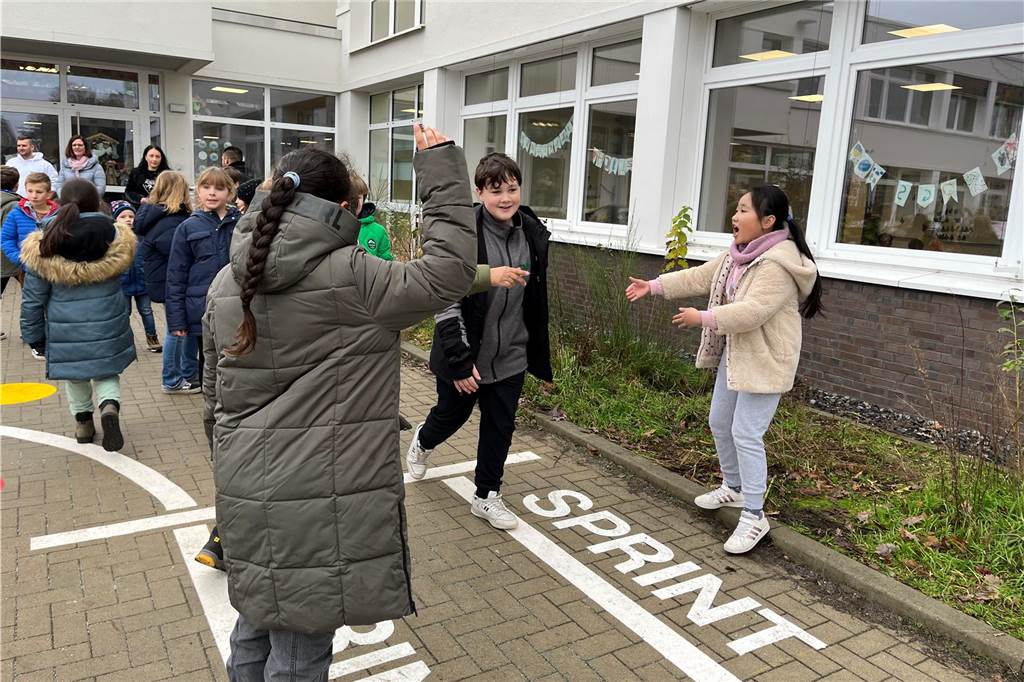Die Schülerinnen und Schüler der 4c haben als erste den neuen Spielbereich getestet.