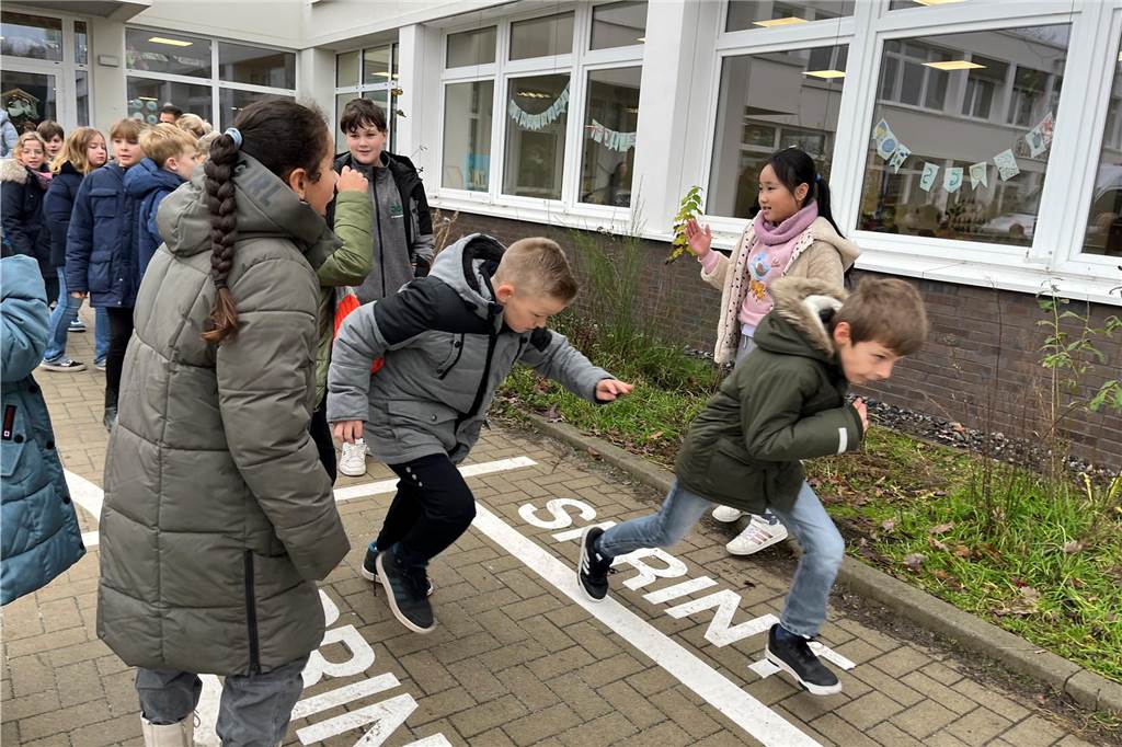Die Schülerinnen und Schüler der 4c haben als erste den neuen Spielbereich getestet.