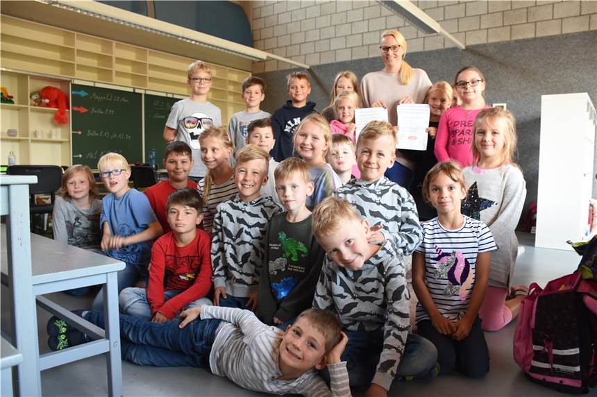 Olfener Grundschüler brauchen Unterstützung, um bei Kindernachrichten groß rauszukommen Die Schülerinnen und Schüler der Ahornklasse (mit Klassenlehrerin Ann-Kristin Thöne) hoffen auf ganz viel Unterstützung.